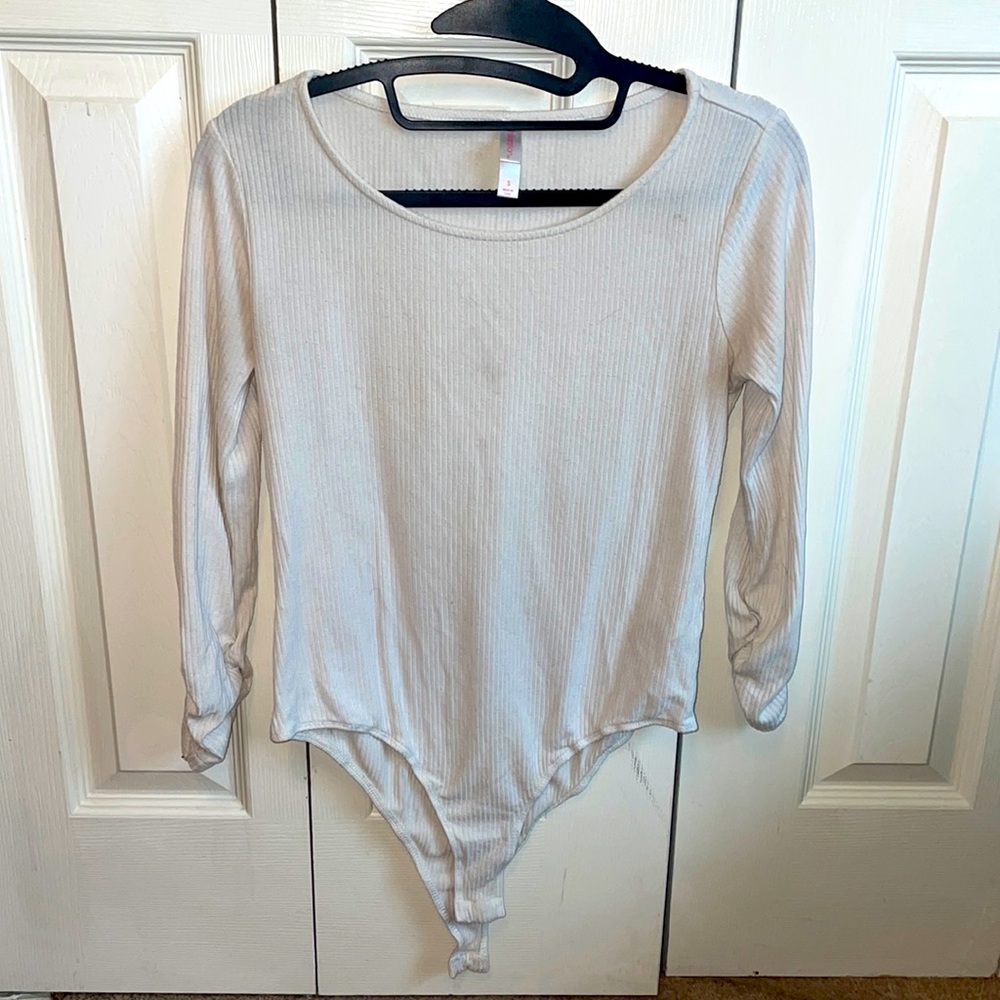 ☁️Xhilaration Womens Small White Mid Sleeved Bodysuit☁️